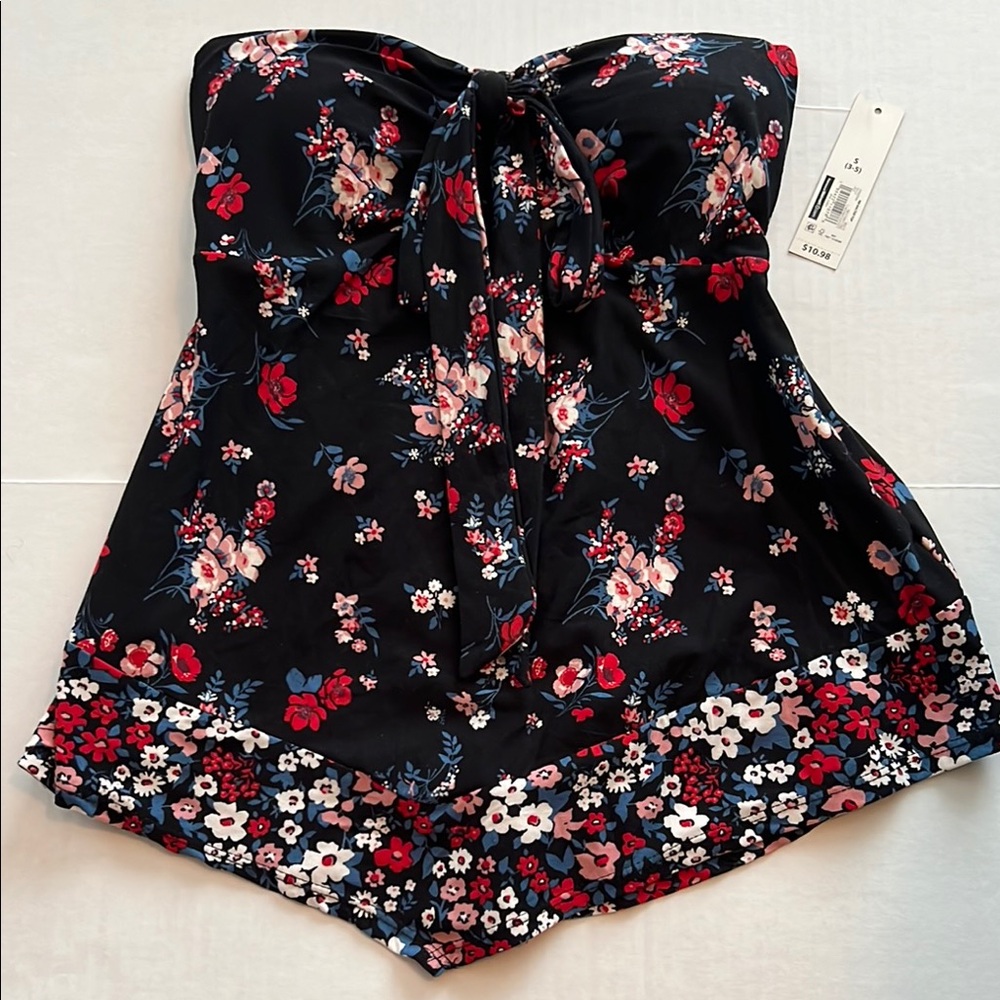 No Boundaries Halter Top Size S (3-5)